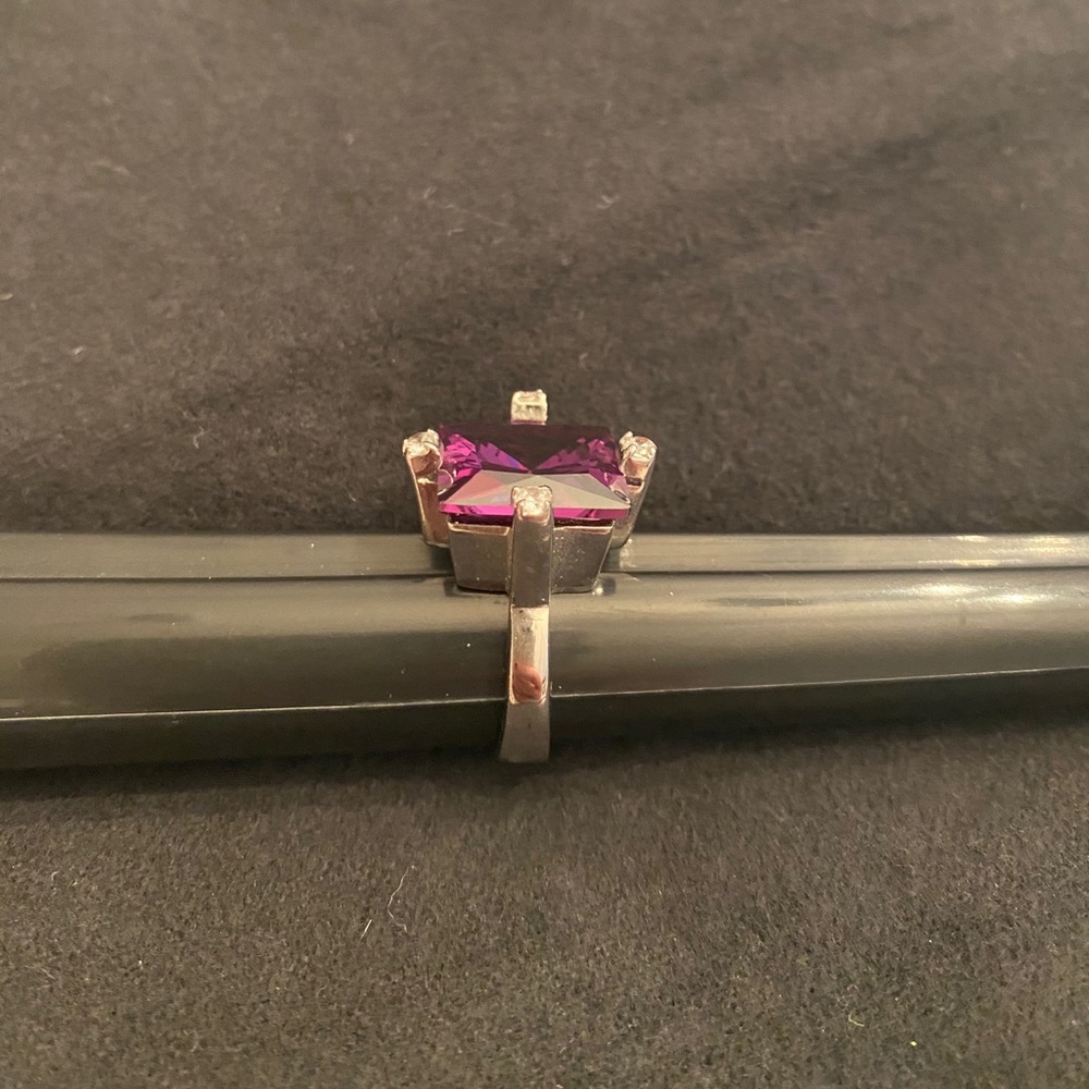 Purple statement ring - Picture 3 of 5